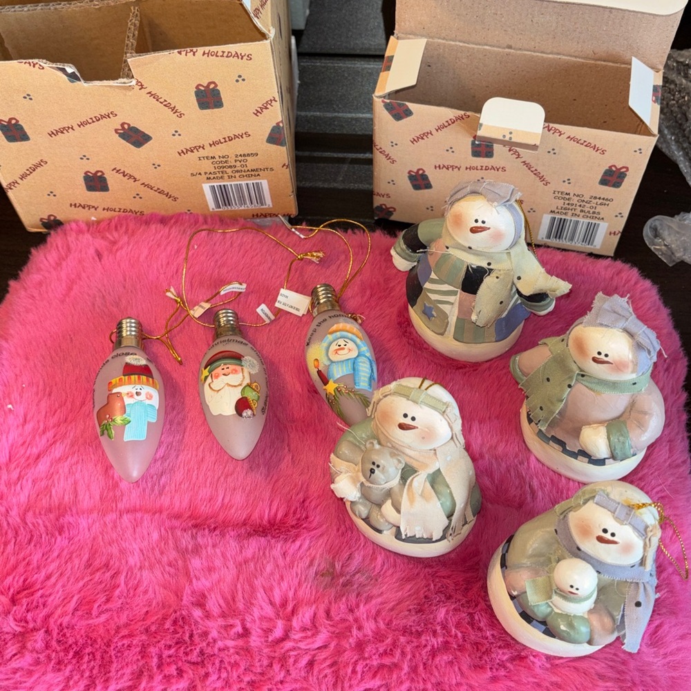 NIB VINTAGE CM HENTON SET OF 7 holiday Christmas ornaments. Adorable snowman and